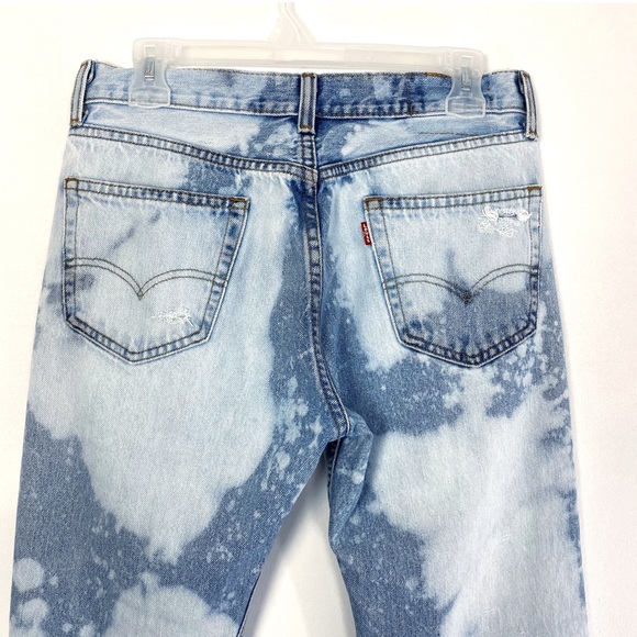 Levi’s 90s Style Cow Print Bleach & Destroyed Jean - Picture 4 of 9